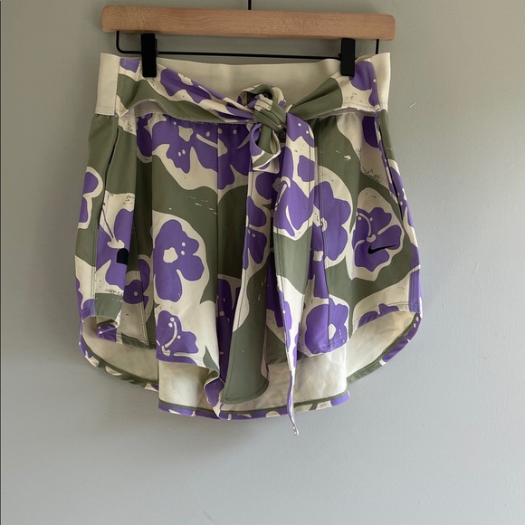 Nike Purple and Green Apparel - Picture 6 of 9